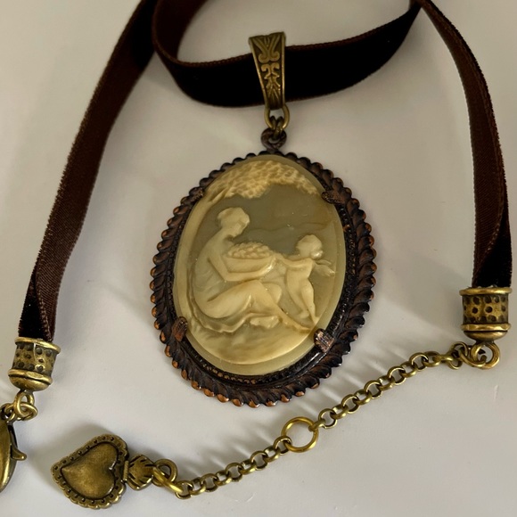 Vintage Cameo Set in Ox Purple Brass Choker Necklace - Picture 5 of 15